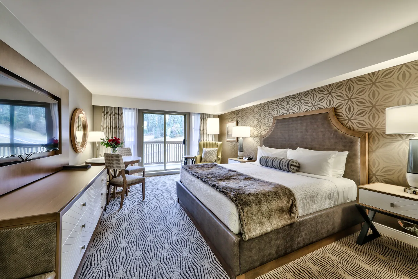 Deluxe king with balcony