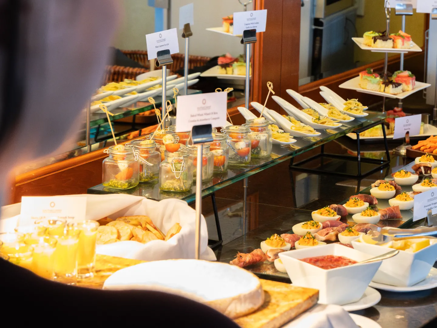 apres platter with multiple different foods